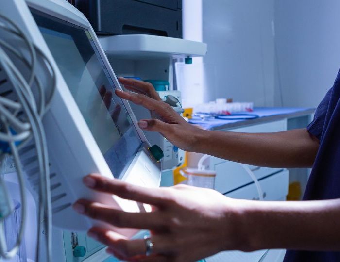 Certificação de Produtos sob Regime de Vigilância Sanitária o que diz o Inmetro e a Anvisa-bricscerificações